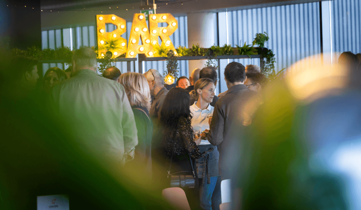 Bar Apadmi & Friends