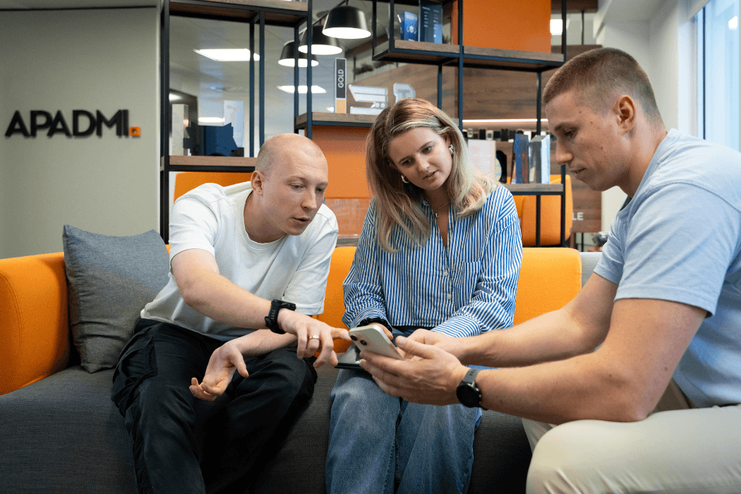 Mobile team working together image